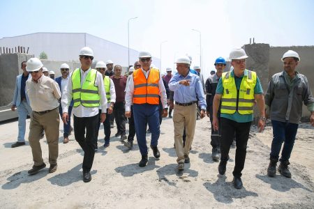 وزير قطاع الأعمال يتابع ميدانيًا إعادة تشغيل مصنع الأنود بالعين السخنة