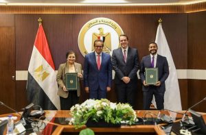 "الصحة": توقيع بروتوكول تعاون بين الوزارة وشركة سانوفي لدعم الولادات الطبيعية ضمن المبادرة الرئاسية «الألف يوم الذهبية»