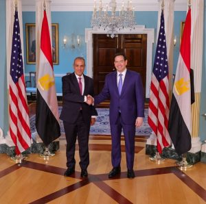 وزير الخارجية والهجرة يلتقي وزير الخارجية الأمريكي