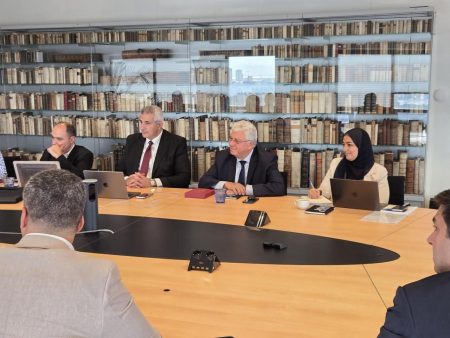 وزير التعليم العالي يزور مقر "إلسيفير" في أمستردام لتعزيز التعاون مع بنك المعرفة المصري والانضمام لشبكة جامعات الجيل الرابع