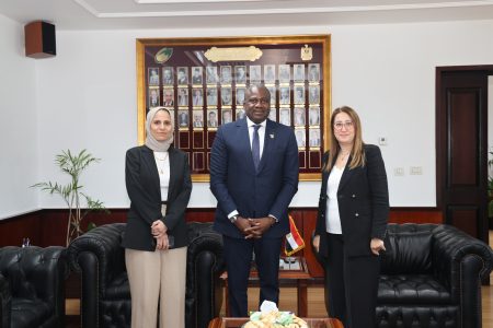 رئيس البريد المصري تستقبل المدير التنفيذي لبريد كوت ديفوار