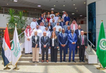  "رئيس البريد المصري" تترأس أعمال الاجتماع الـ47 للجنة العربية الدائمة للبريد بحضور أكثر من 30 مشاركًا من 14 دولة عربية