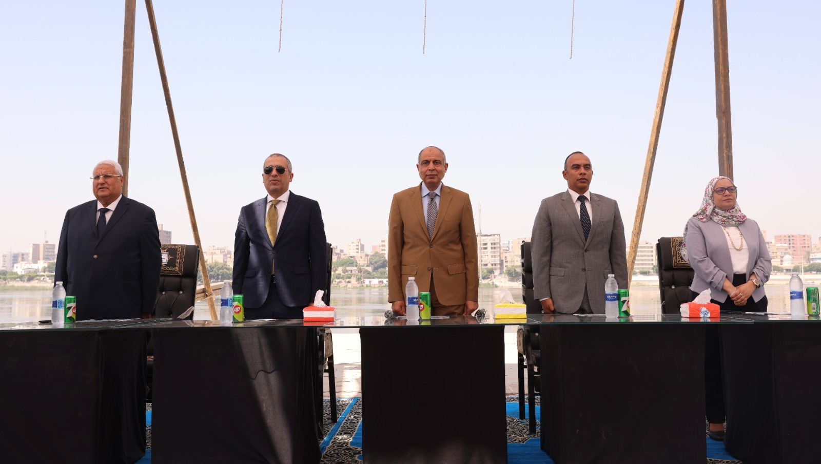 رئيس البنك الزراعي المصري ومحافظ المنيا يوقعان بروتوكول تعاون لتمويل المنتفعين بأراضي أملاك الدولة ويشهدان تسليم 130 سيارة ميكروباص لتوفير خدمة نقل آمنه لمواطني المحافظة
