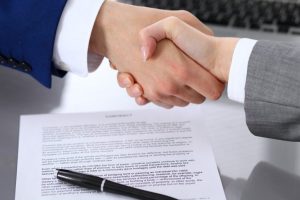 خبراء يحذرون: ضعف التنسيق الدولي يعرقل أزمة التجارة غير المشروعة ويقوّض جهود مكافحتها