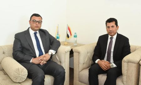 وزيرا الإسكان والشباب والرياضة