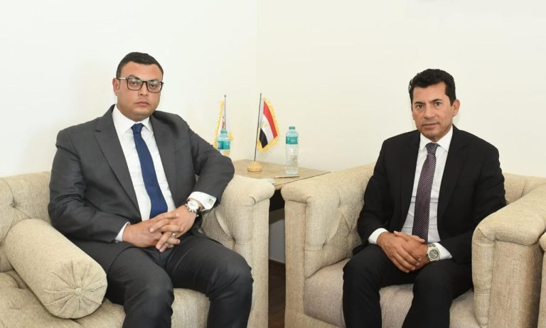 وزيرا الإسكان والشباب والرياضة