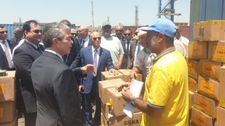 رئيس مصلحة الجمارك خلال جولة ميدانية بميناء بورسعيد: نُسرّع الإفراج الجمركي ونُحفز الاستثمار دعماً للتجارة والتنمية