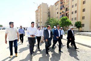 وزير الإسكان يتفقد تنفيذ 5256 وحدة بـ"سكن لكل المصريين" ومحطة صرف صحي بمدينة حدائق أكتوبر