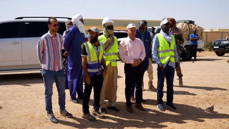 أعمال المسح الطوبوغرافى لطريق الربط البري بين مصر وليبيا وتشاد