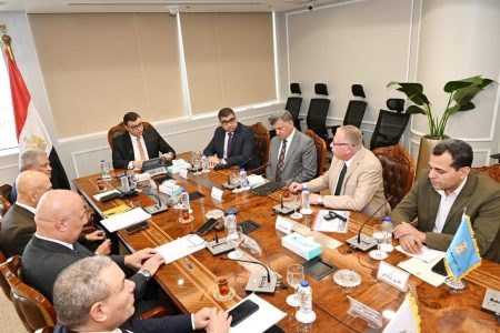 اجتماع حاسم بين وزير الإسكان والوطنية للمقاولات لمتابعة مشروعات البنية التحتية