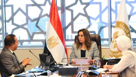وزيرة التنمية المحلية والقائم بأعمال وزيرة البيئة تتابع آخر مستجدات العمل بمصرف المحيط بالمنيا