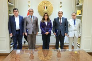 وزيرة التنمية المحلية تشهد مراسم توقيع عقد توريد مجزرين متنقلين لذبح الماشية في المناطق النائية والحدودية