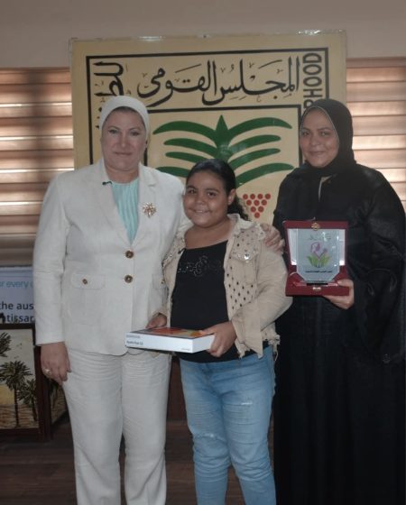 رئيسة المجلس القومي للطفولة والأمومة تكرم الطفلة "هايدي" وتنصبها سفيرة المجلس للرحمة تقديرًا لموقفها النبيل