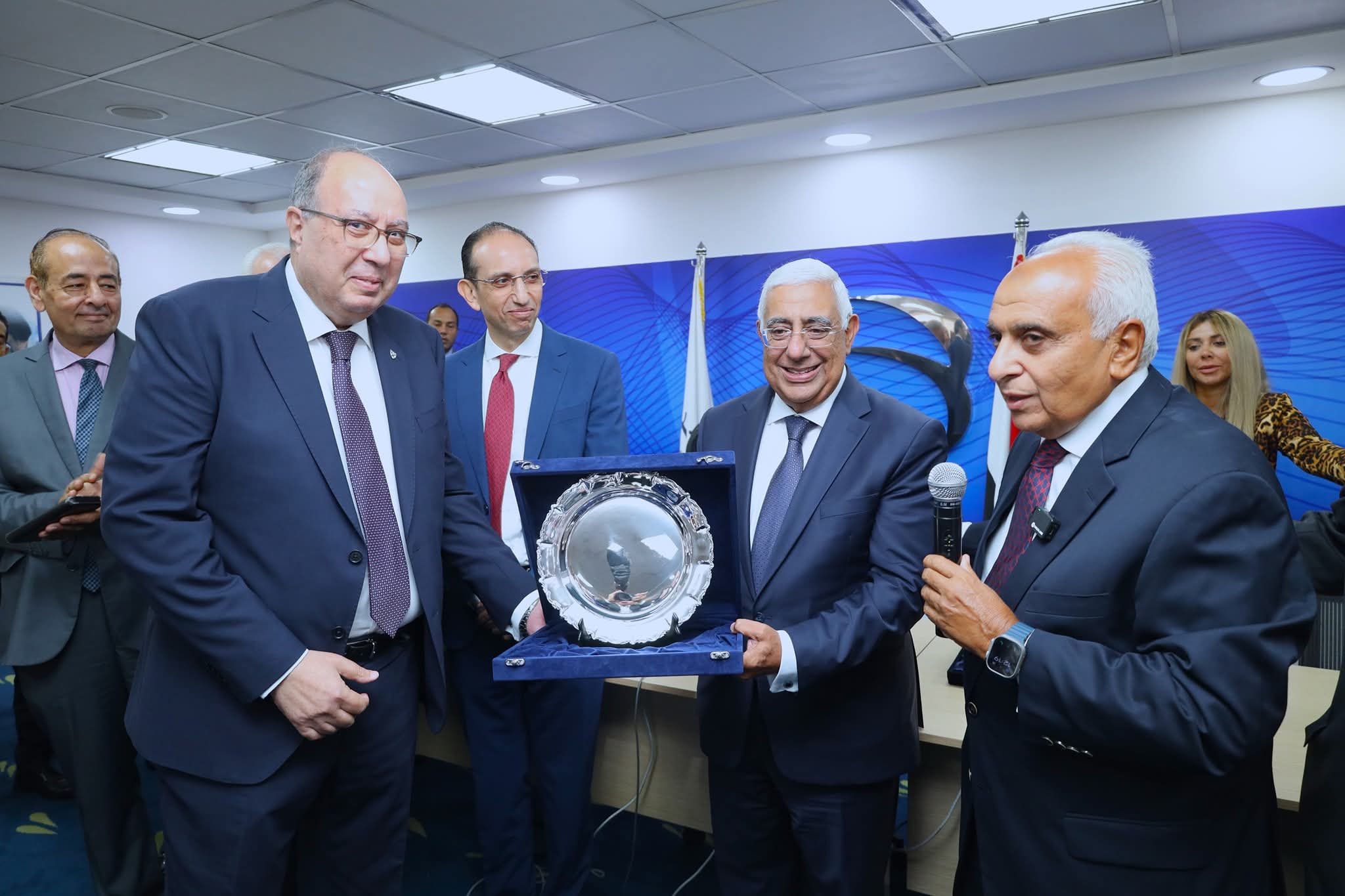 أشرف القاضي يودع المصرف المتحد بعد 9 سنوات من القيادة والإنجاز