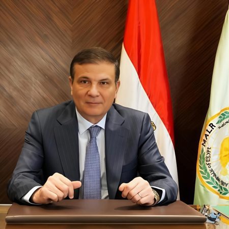 وزير الزراعة يكلف أجهزة الوزارة بالمرور الدائم والمفاجئ على المديريات والإدارات والجمعيات الزراعية