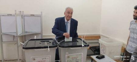*أمين عام حزب الجبهة يدلي بصوته في انتخابات الشيوخ.. ويؤكد: صوتك خنجر في صدر الجماعات الإرهابية*