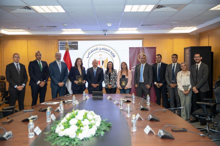 بنك مصر يوقّع بروتوكول مع صندوق دعم الصناعات الريفية لرقمنة التعاملات المالية"