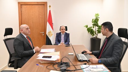 سويلم يبحث استخدام الأقمار الصناعية لرصد ورد النيل والحشائش المائية عبر تطبيق ذكي منخفض التكلفة