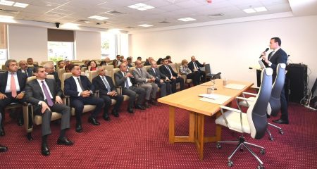 مساعد وزير الإسكان يستعرض أمام سفراء مصر بالخارج تجربة التنمية العمرانية وجذب الاستثمارات العقارية