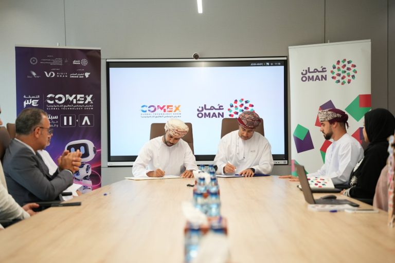 جانب من مراسم التوقيع، النافذة الإخبارية