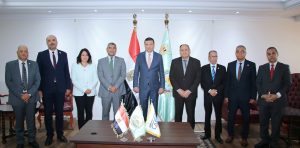 وزير الزراعة يشهد توقيع بروتوكول تعاون بين "بحوث الهندسة الزراعية" و "هايتك للبذور" لتصنيع آلات تطويش الذرة محليا
