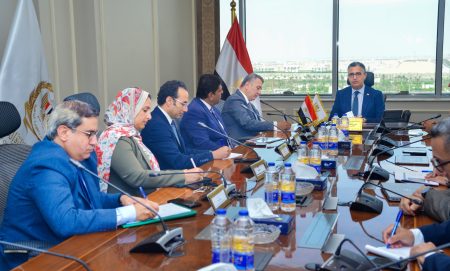 وزير التموين يجتمع بمجموعة حسن علام القابضة لمتابعة الموقف التنفيذي لمشروع المستودع الاستراتيجي بالأقصر