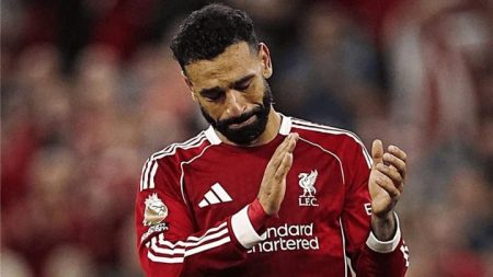 الموت يفجع محمد صلاح.. نجريج تشيع الجثمان في أجواء حزينة