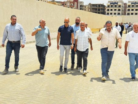 رئيس جهاز مدينة القاهرة الجديدة يتفقد محطة صرف صحي رقم 12 بالتجمع الثالث