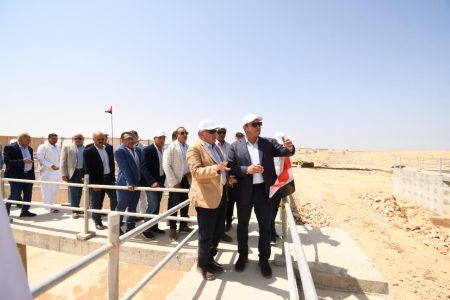 وزير الإسكان ومحافظ مطروح يتفقدان توسعات محطة معالجة الصرف الصحي بمرسى مطروح بطاقة 60 ألف م3 يوميًا