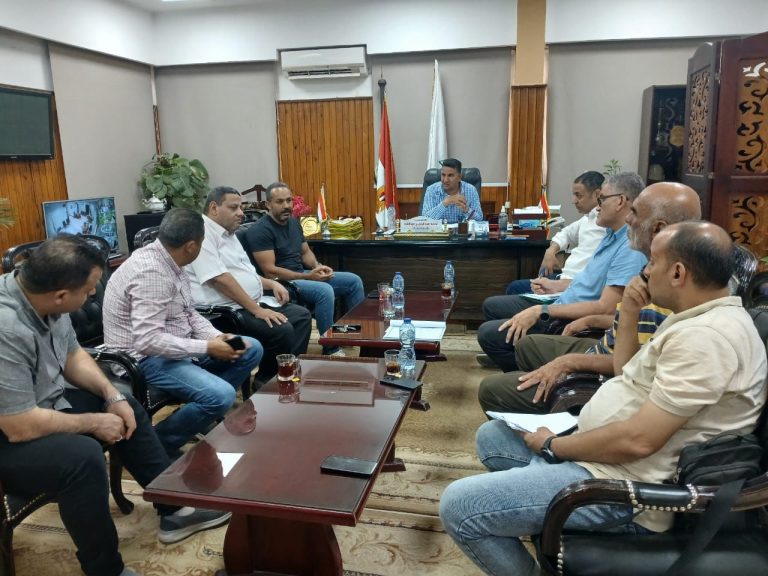 رئيس جهاز بني سويف الجديدة يلتقي الشركات المنفذة لمشروعات الإسكان لمتابعة نسب الإنجاز وتطوير الطرق