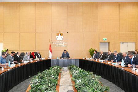 وزير الإسكان يتابع موقف تنفيذ منطقة الأعمال المركزية بالعاصمة الإدارية الجديدة وأبراج وبحيرات "داون تاون" بمدينة العلمين الجديدة