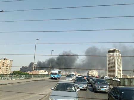 بالصور..حريق هائل بمنطقة بولاق أبو العلا في القاهرة