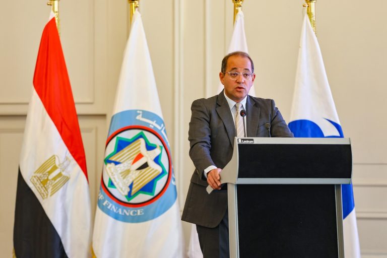 وزير المالية يطلق مبادرة جديدة لتمويل مشروعات الشراكة مع القطاع الخاص برأسمال 10 ملايين يورو وزير المالية يطلق مبادرة جديدة لتمويل مشروعات الشراكة مع القطاع الخاص برأسمال 10 ملايين يورو