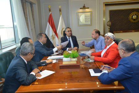 لقاء عاجل لوزير التموين.. لماذا اجتمع بأعضاء النواب والشيوخ؟