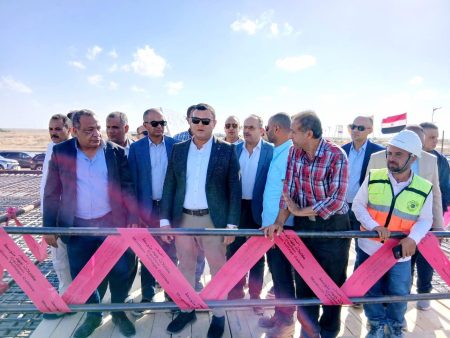 وزير الإسكان يتفقد محطة التحلية الكيميائية بمدينة العلمين الجديدة