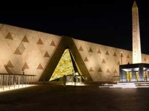 مساعد وزير الآثار الأسبق: المتحف المصري الكبير.. ملحمة حضارية توازي السد العالي في عظمة الإنجاز مساعد وزير الآثار الأسبق: المتحف المصري الكبير.. ملحمة حضارية توازي السد العالي في عظمة الإنجاز