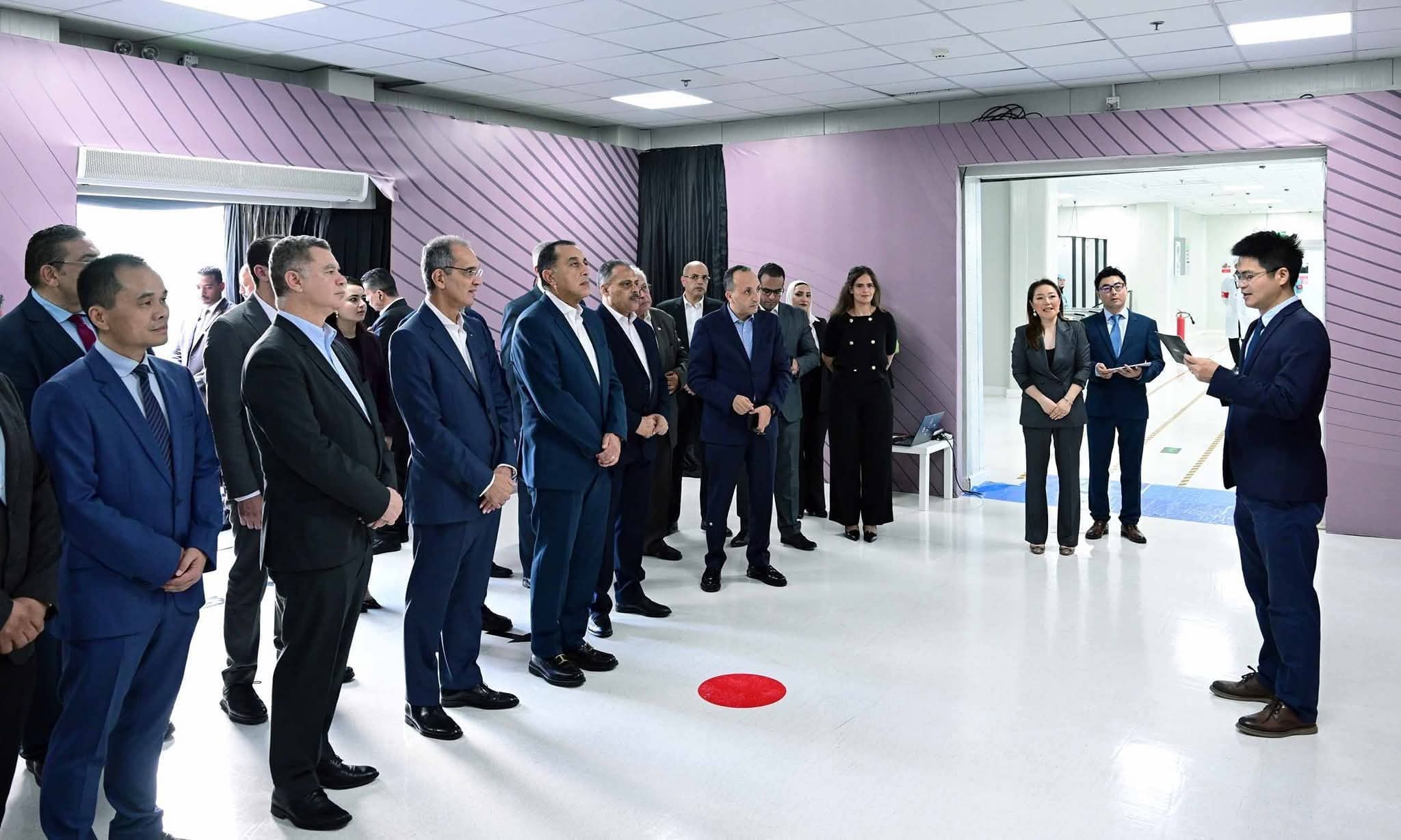 عاجل| رئيس الوزراء يفتتح مصنع "أوبو" بالعاشر من رمضان باستثمارات 50 مليون دولار