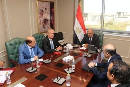 بتوجيهات الرئيس السيسي.. وزير الكهرباء يبحث بدء تنفيذ مشروع إنشاء مجمع صناعي متكامل لإنتاج الأسمدة العضوية