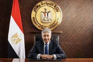 وزير السياحة والآثار يهنئ خالد العناني بفوزه مديرًا عامًا لليونسكو: فخر جديد لمصر والعرب