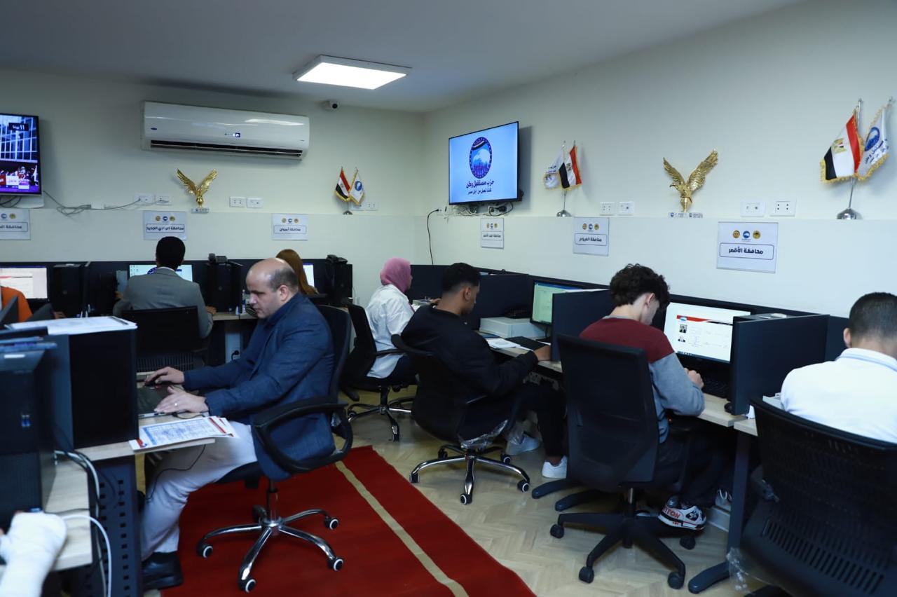 نائب رئيس الحزب والأمين العام يتفقد غرفة العمليات المركزية لحزب مستقبل وطن لمتابعة التحضيرات لبرلمان 2025 (صور)