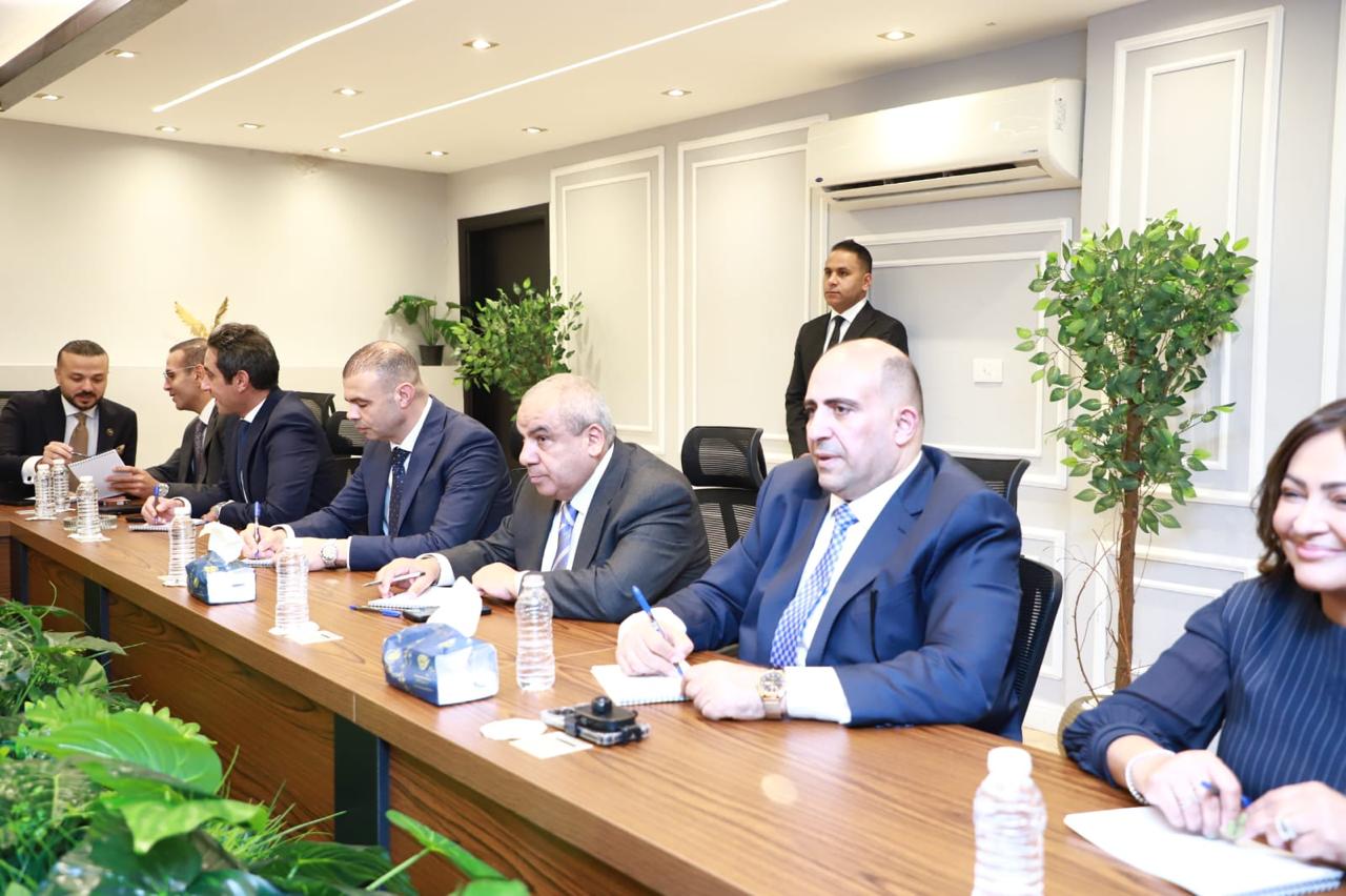 نائب رئيس الحزب والأمين العام يتفقد غرفة العمليات المركزية لحزب مستقبل وطن لمتابعة التحضيرات لبرلمان 2025 (صور)