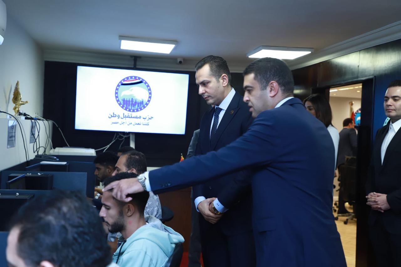 نائب رئيس الحزب والأمين العام يتفقد غرفة العمليات المركزية لحزب مستقبل وطن لمتابعة التحضيرات لبرلمان 2025 (صور)
