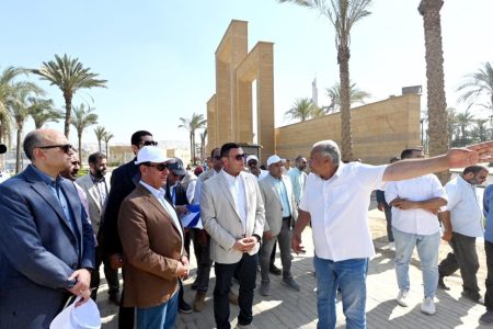 وزير الإسكان يزور مشروع حدائق "تلال الفسطاط" ويوجة بتنفيذ التشطيبات النهائية