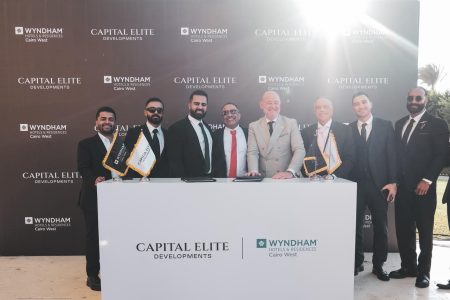 «كابيتال إيليت للتطوير» تطلق مشروعًا فندقيًا وسكنيًا جديدًا بالتعاون مع «Wyndham» الأمريكية باستثمارات 13 مليار جنيه «كابيتال إيليت للتطوير» تطلق مشروعًا فندقيًا وسكنيًا جديدًا بالتعاون مع «Wyndham» الأمريكية باستثمارات 13 مليار جنيه