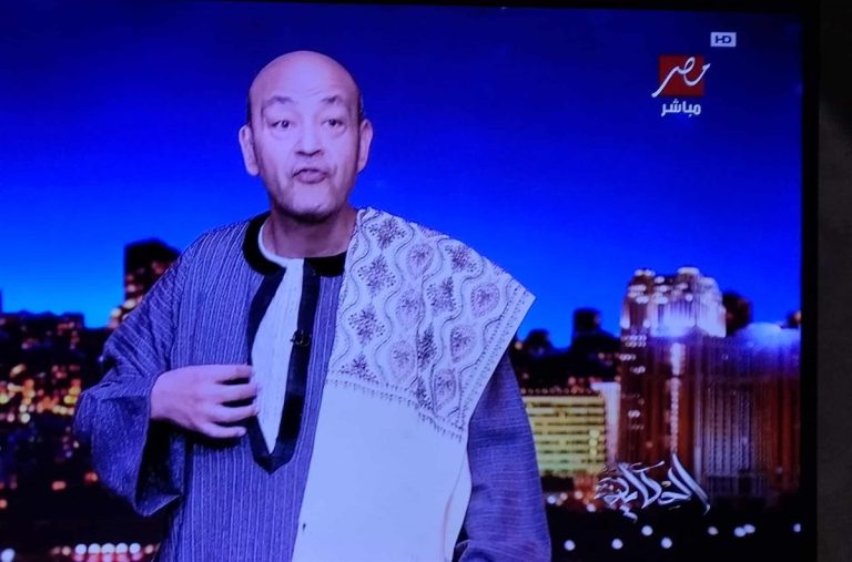 لأول مرة.. عمرو أديب يظهر بالجلابية الصعيدى خلال برنامجه “الحكاية” (صور) عمرو أديب يظهر بالجلابية الصعيدى خلال برنامجه “الحكاية”