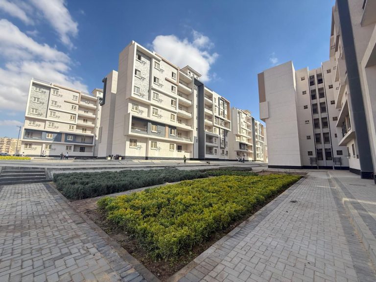 وزير الإسكان يُتابع عملية تسليم وحدات "سكن لكل المصريين محور الإسكان المتوسط" بمدينة حدائق العاصمة