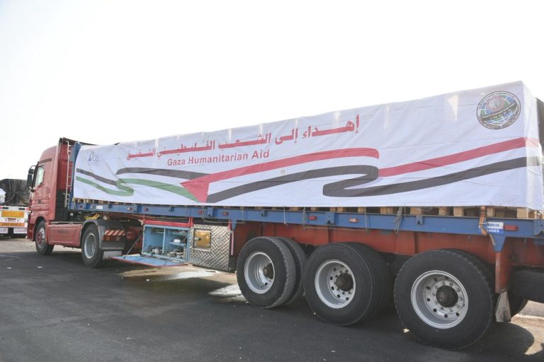 وزارة التموين تطلق القافلة رقم 14 للمساعدات العاجلة إلى غزة بالتعاون مع الإغاثة الكاثوليكية وزارة التموين تطلق القافلة رقم 14 للمساعدات العاجلة إلى غزة بالتعاون مع الإغاثة الكاثوليكية