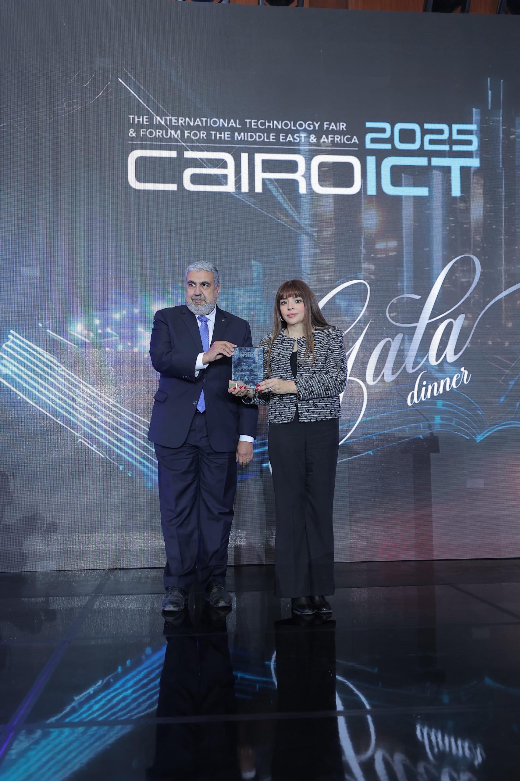 البنك الأهلي المصري يحصد جائزتين عالميتين في جوائز Élan 2025 2 البنك الأهلي المصري يحصد جائزتين عالميتين في جوائز Élan 2025