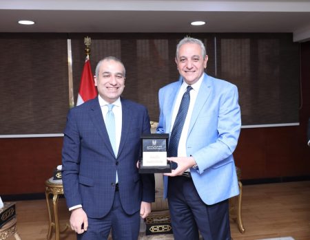 رئيس البنك الزراعي المصري يلتقي محافظ الغربية لدعم جهود تحقيق التنمية الزراعية وتحفيز الاستثمار في القطاعات الإنتاجية بالمحافظة