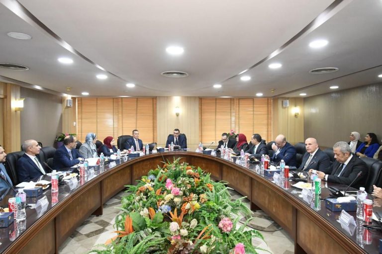 وزير الإسكان يوجه بخلق أفكار جديدة لخدمة المطورين والمستثمرين